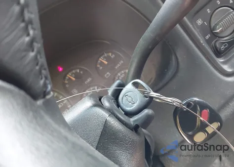 2000 Chevrolet Silverado 1500 Ls из США, поврежденный, VIN 2GCEC19VXY1133656